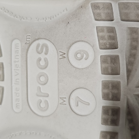 Crocs Star Wars Grogu Classic Clog, Mens Size 7 Womens Size 9, Almost New - Picture 13 of 13